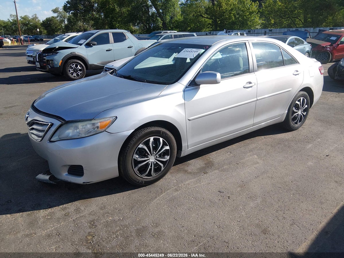 2010 TOYOTA CAMRY LE — снимка 2