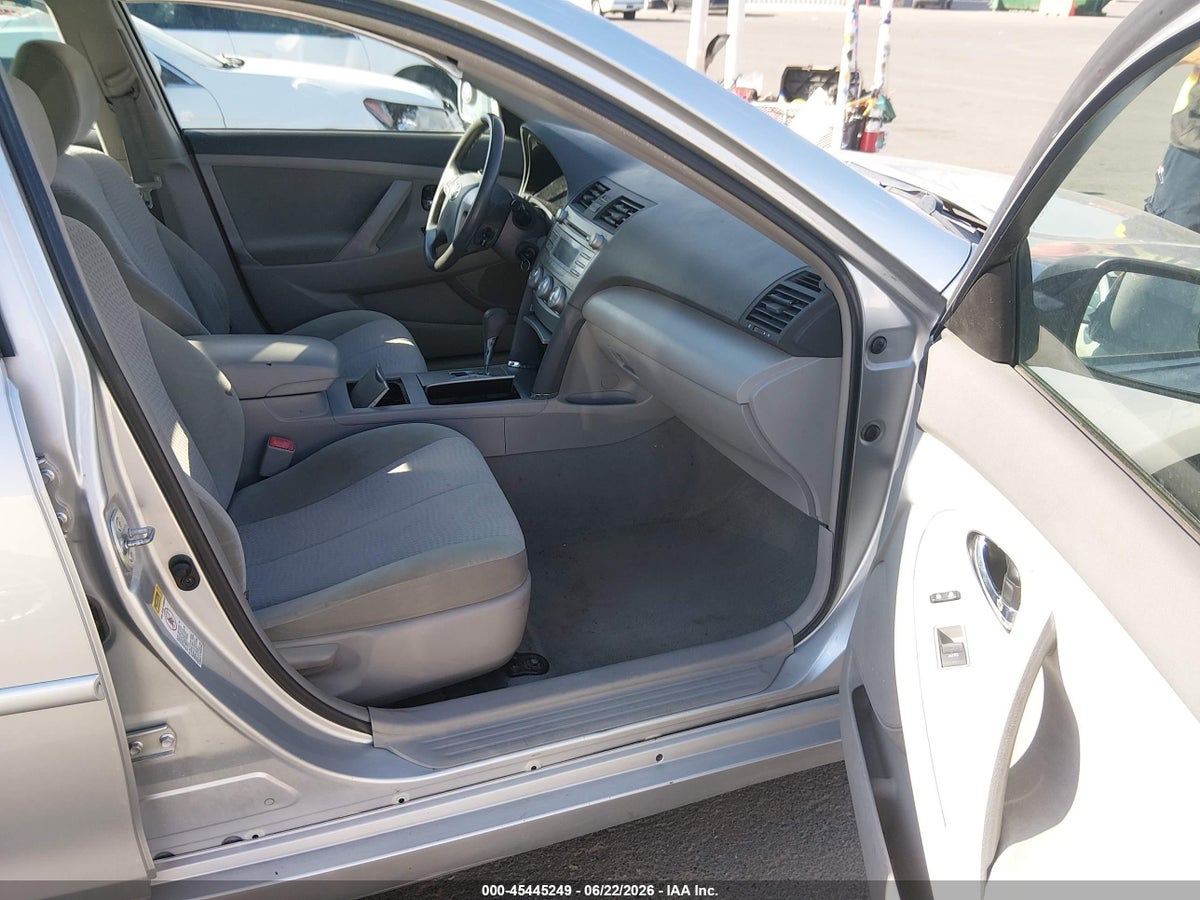 2010 TOYOTA CAMRY LE — снимка 5