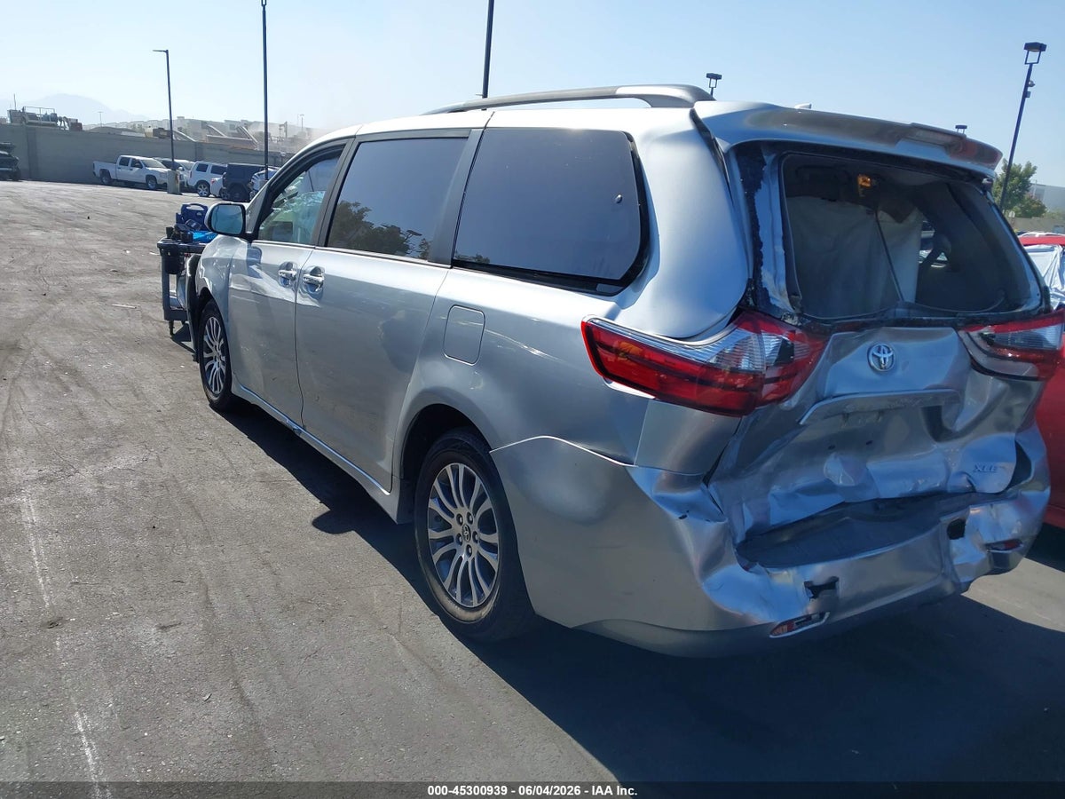 2020 TOYOTA SIENNA XLE — снимка 3