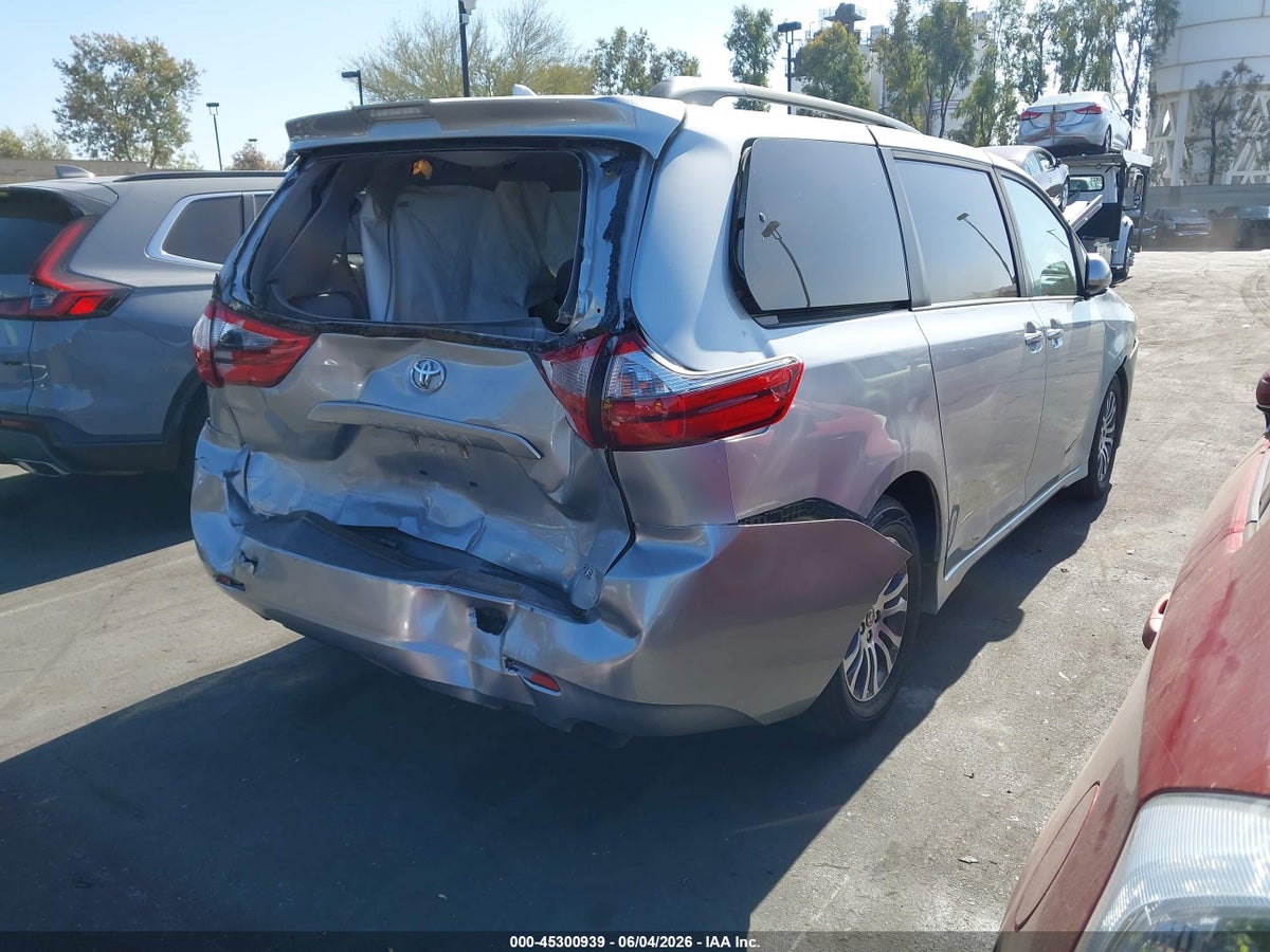 2020 TOYOTA SIENNA XLE — снимка 4