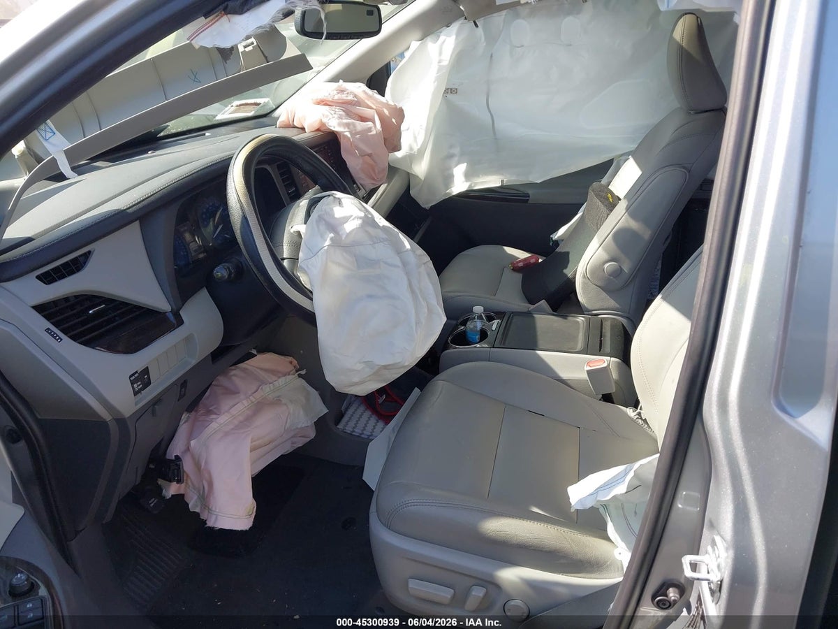 2020 TOYOTA SIENNA XLE — снимка 5