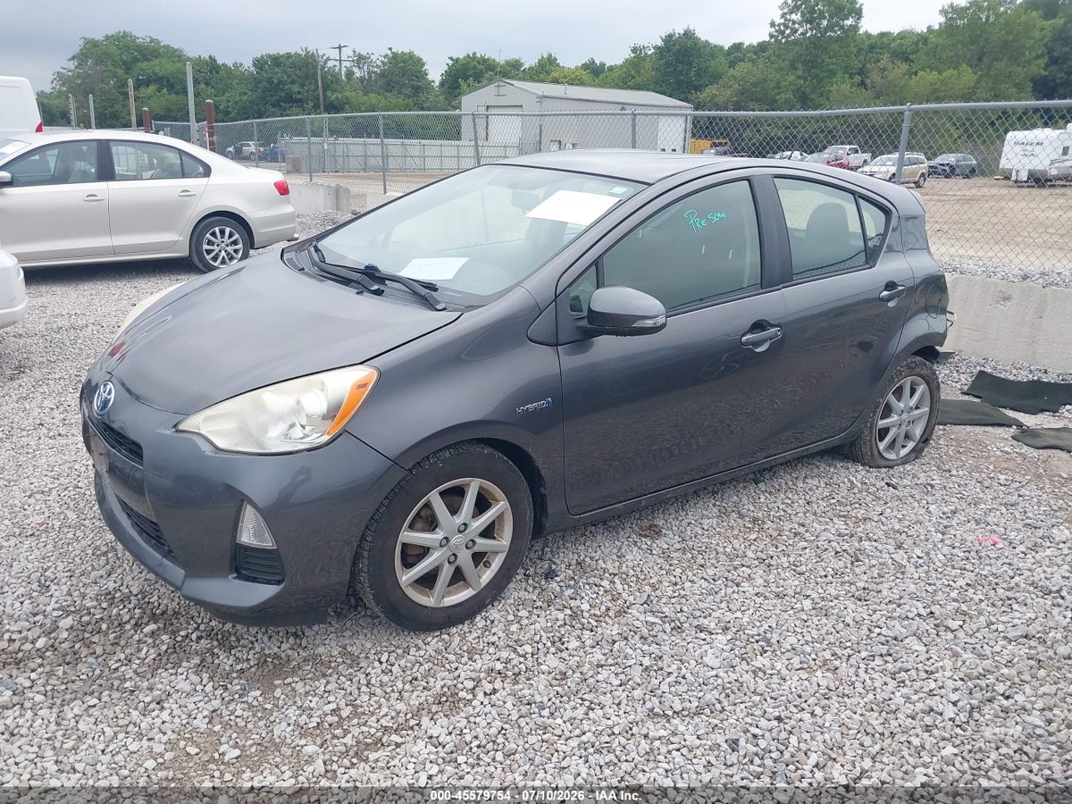 2013 TOYOTA PRIUS C THREE — снимка 2