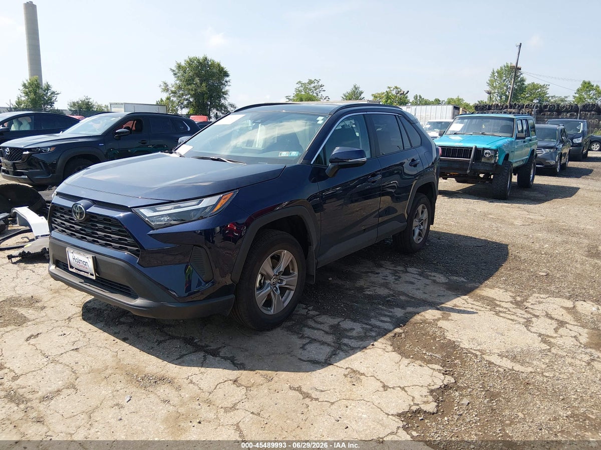 2025 TOYOTA RAV4 XLE — снимка 2