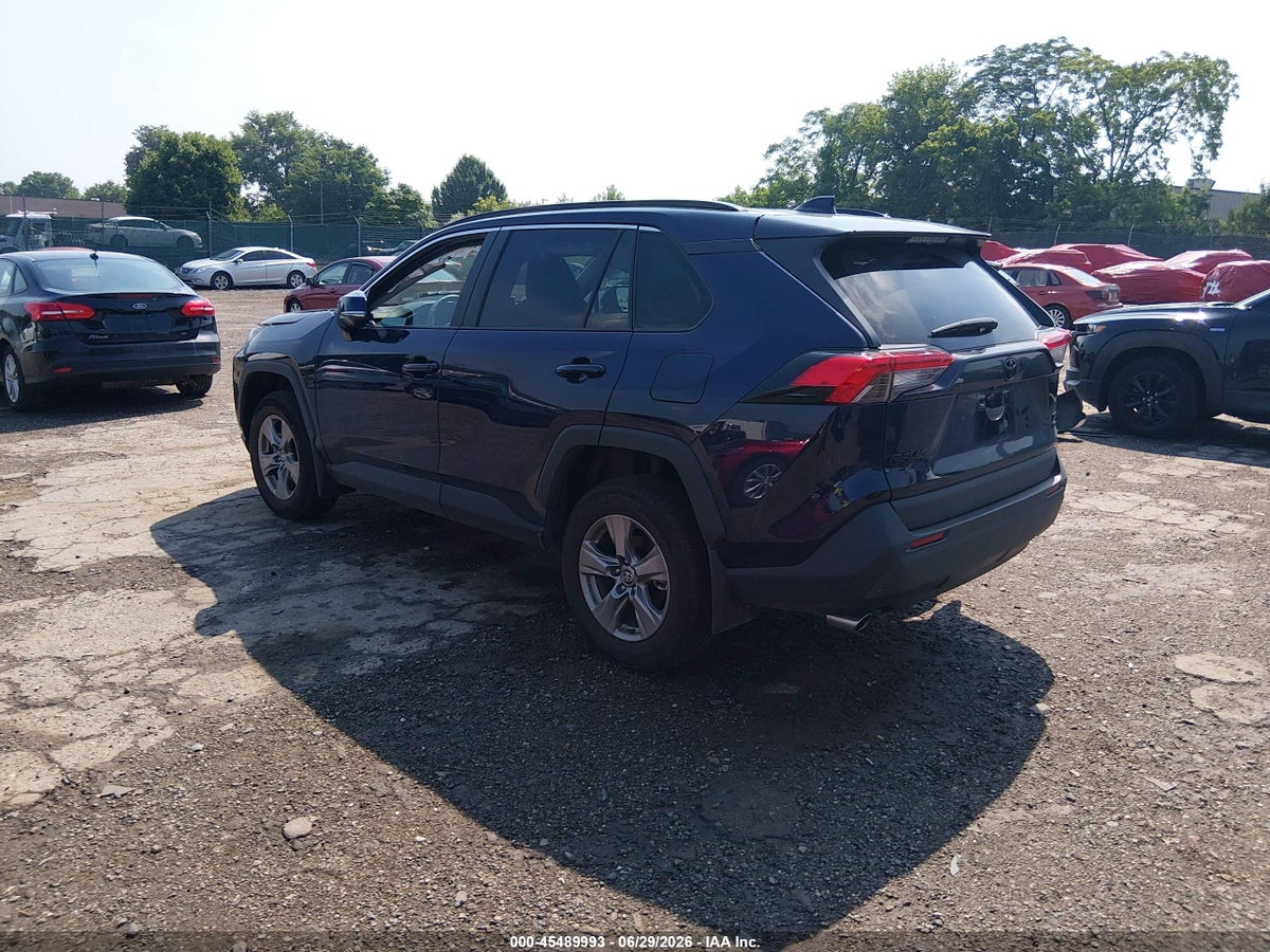 2025 TOYOTA RAV4 XLE — снимка 3
