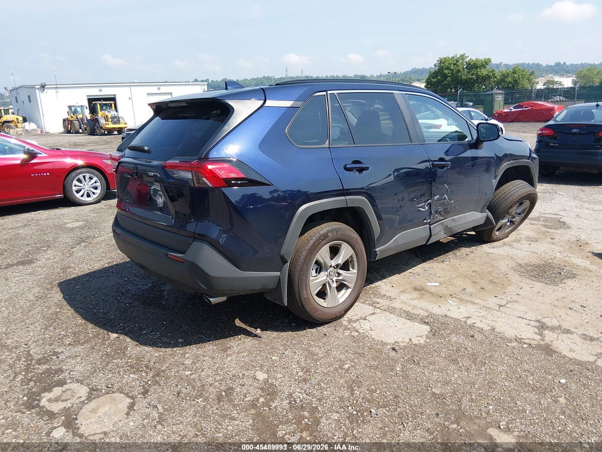 2025 TOYOTA RAV4 XLE — снимка 4
