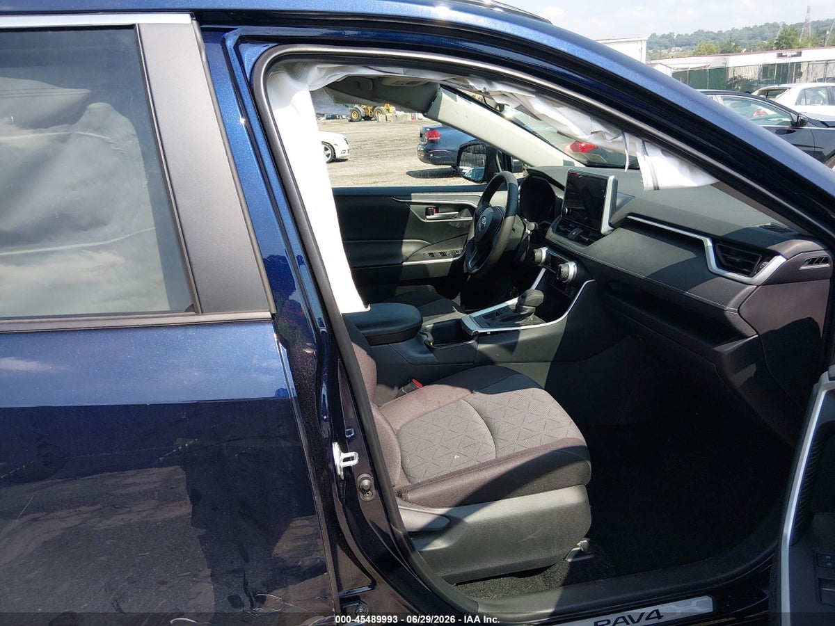 2025 TOYOTA RAV4 XLE — снимка 5