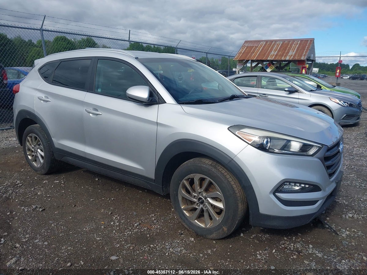 2016 HYUNDAI TUCSON SE
