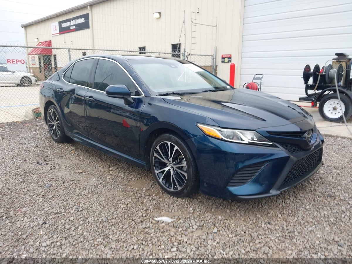 2018 TOYOTA CAMRY SE