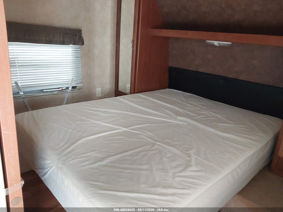 2015 WILDWOOD FOREST RIVER TRAVEL TRAILER — снимка 5