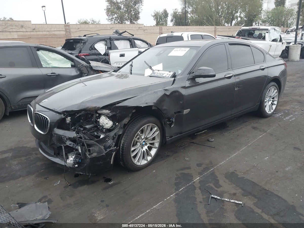 2015 BMW 750I — снимка 2