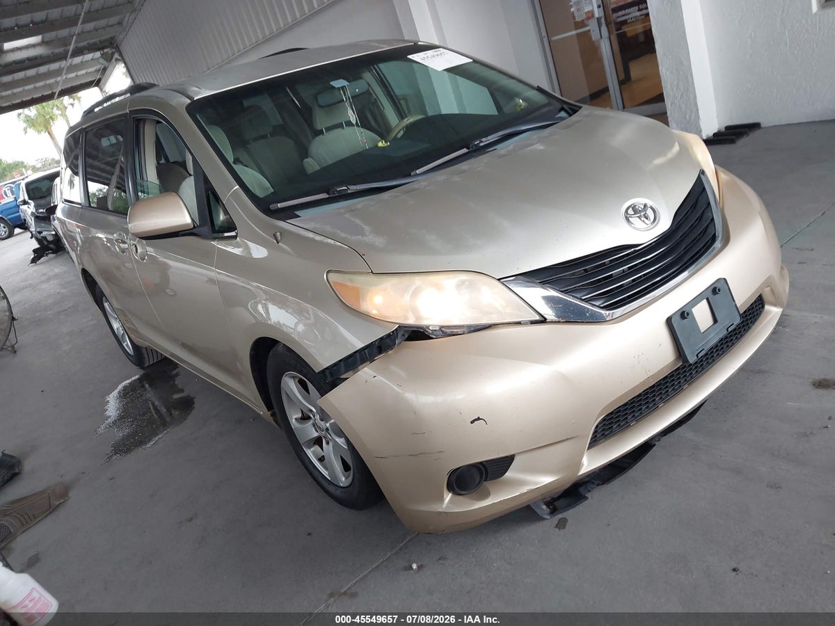 2013 TOYOTA SIENNA LE V6 8 PASSENGER