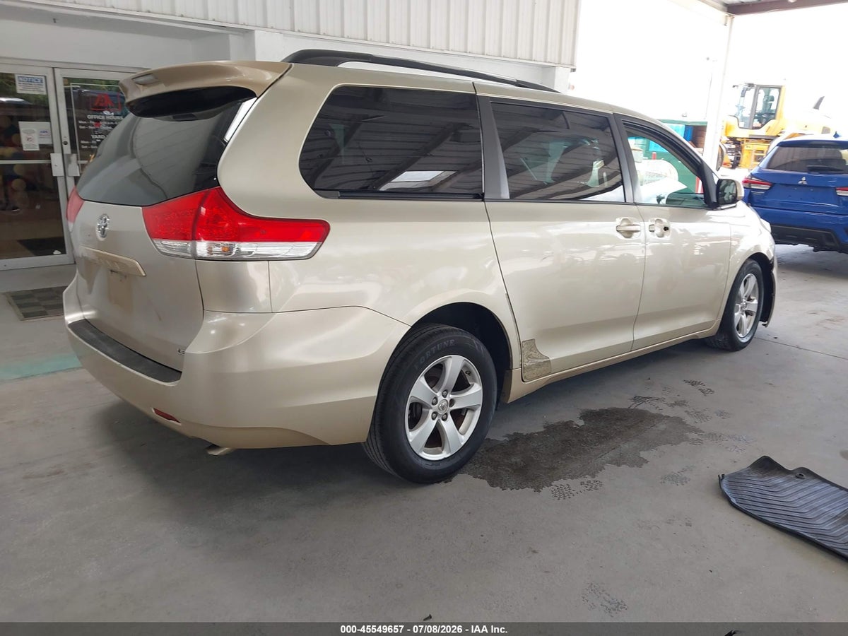 2013 TOYOTA SIENNA LE V6 8 PASSENGER — снимка 4
