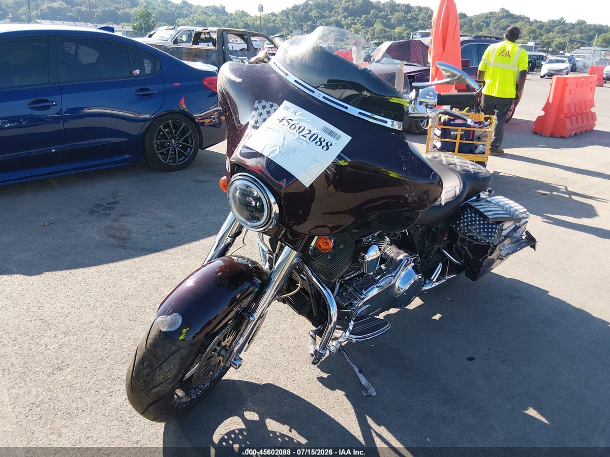 2010 HARLEY-DAVIDSON FLHX — photo 2
