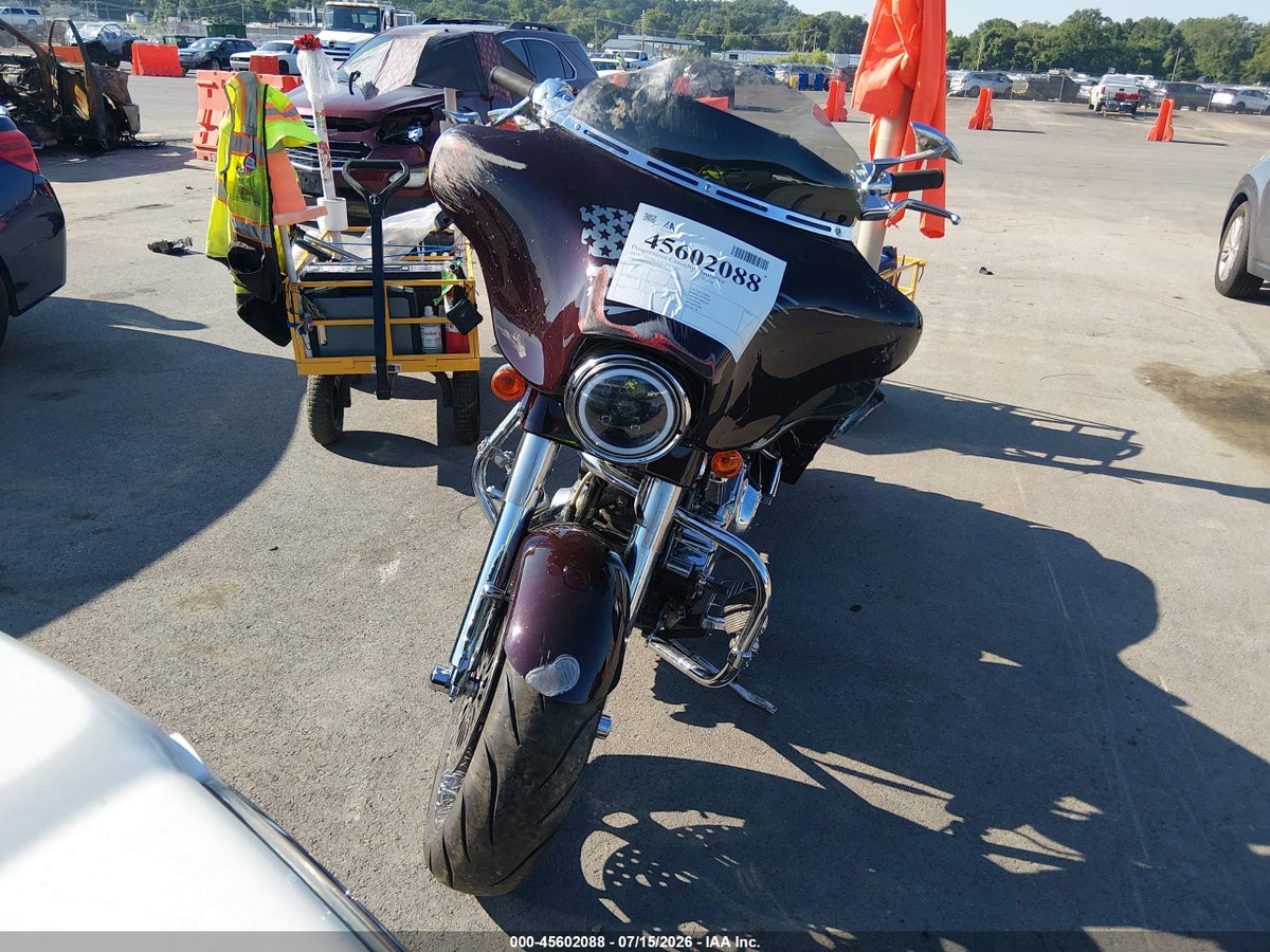2010 HARLEY-DAVIDSON FLHX — photo 5
