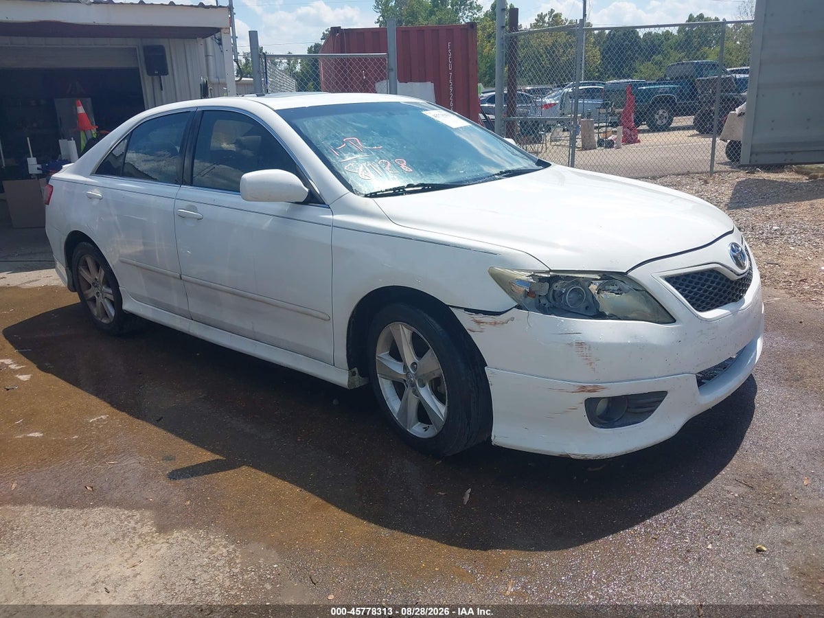 2011 TOYOTA CAMRY SE