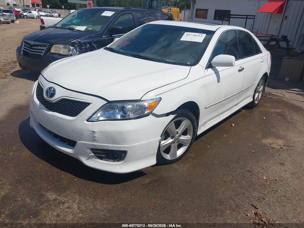 2011 TOYOTA CAMRY SE — снимка 2