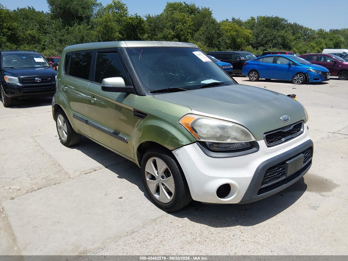 2013 KIA SOUL +