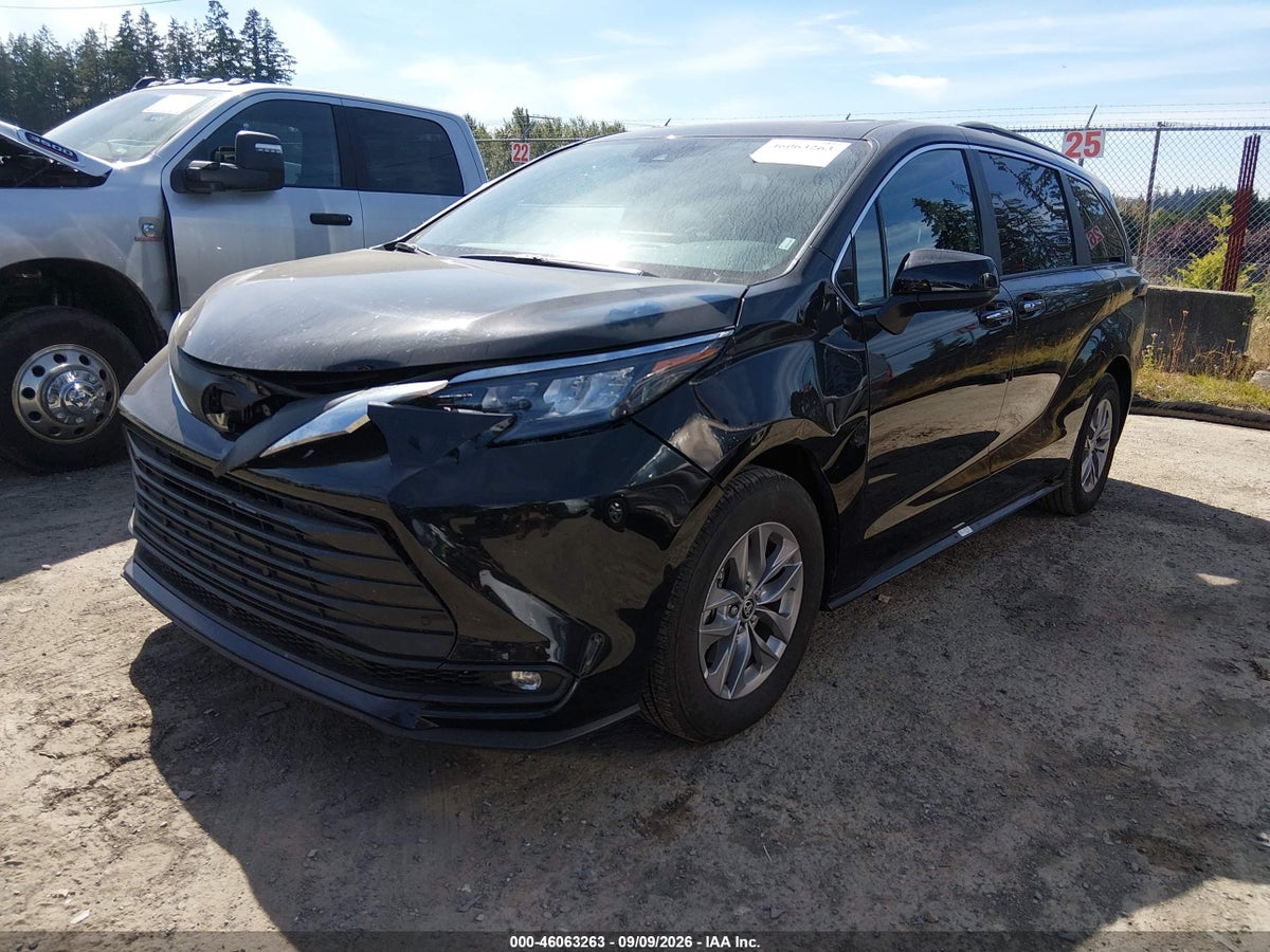 2026 TOYOTA SIENNA XLE — photo 2