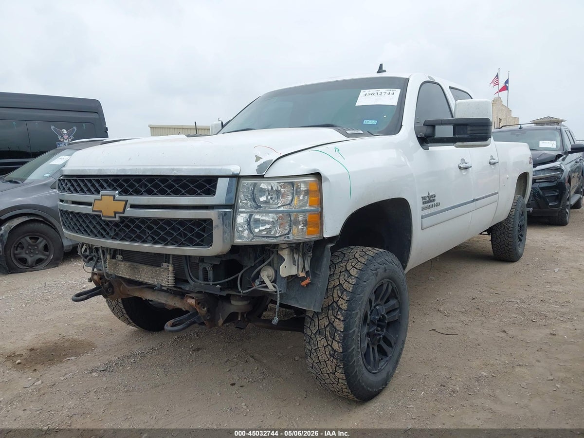 2013 CHEVROLET SILVERADO 2500HD LT — снимка 2