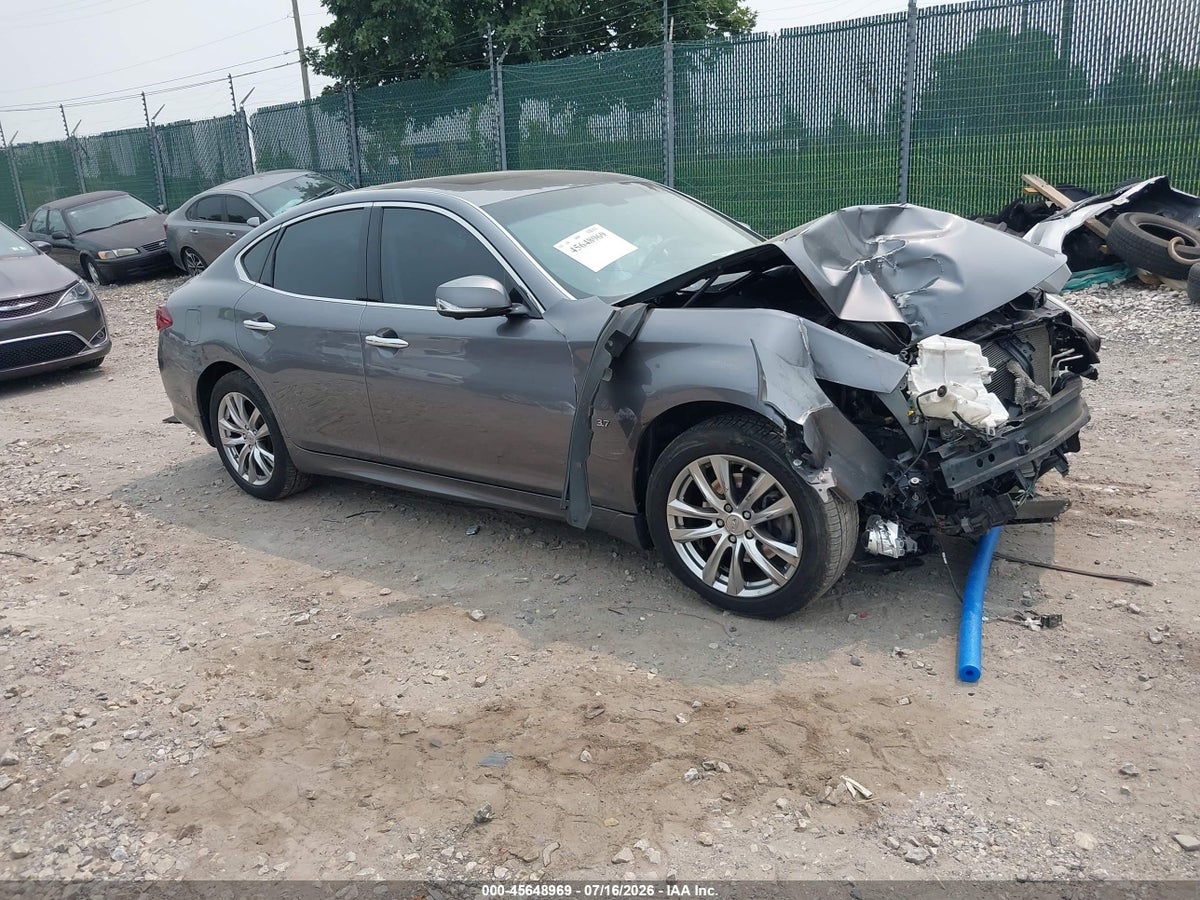 2019 INFINITI Q70 3.7X LUXE