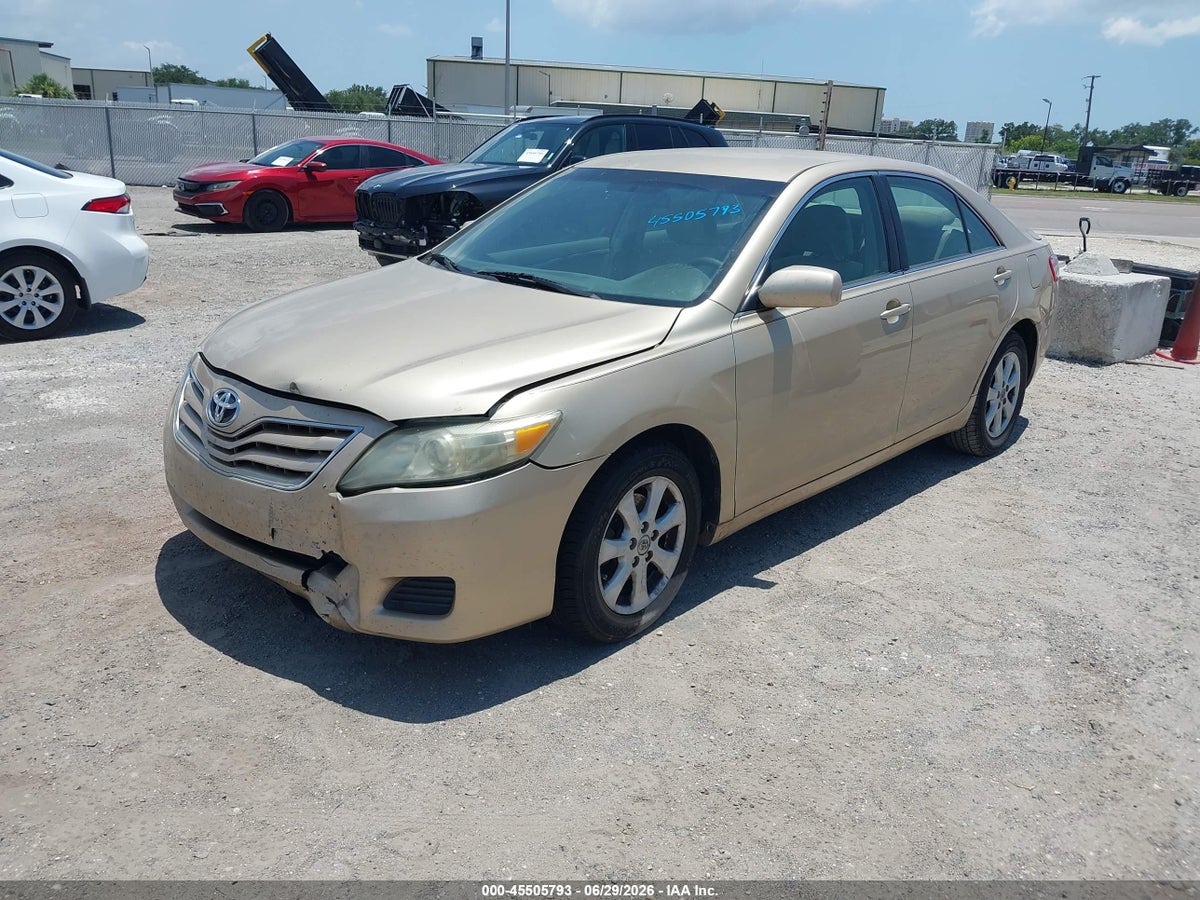 2011 TOYOTA CAMRY LE — снимка 2