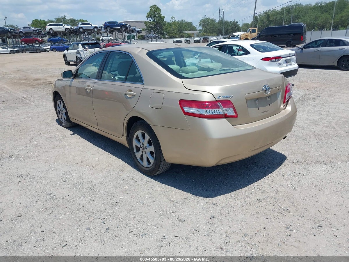 2011 TOYOTA CAMRY LE — снимка 3