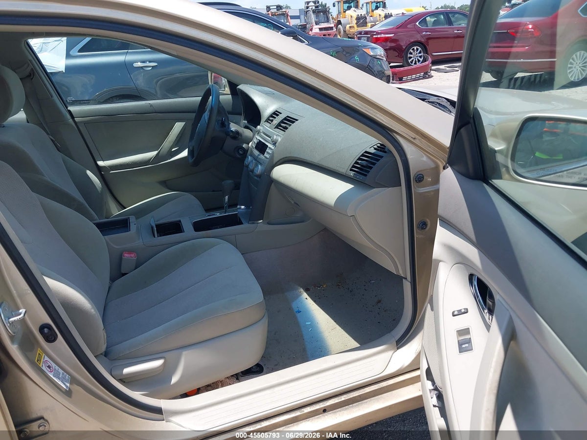 2011 TOYOTA CAMRY LE — снимка 5