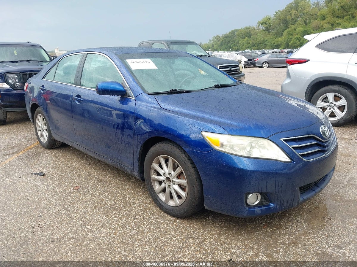 2011 TOYOTA CAMRY XLE