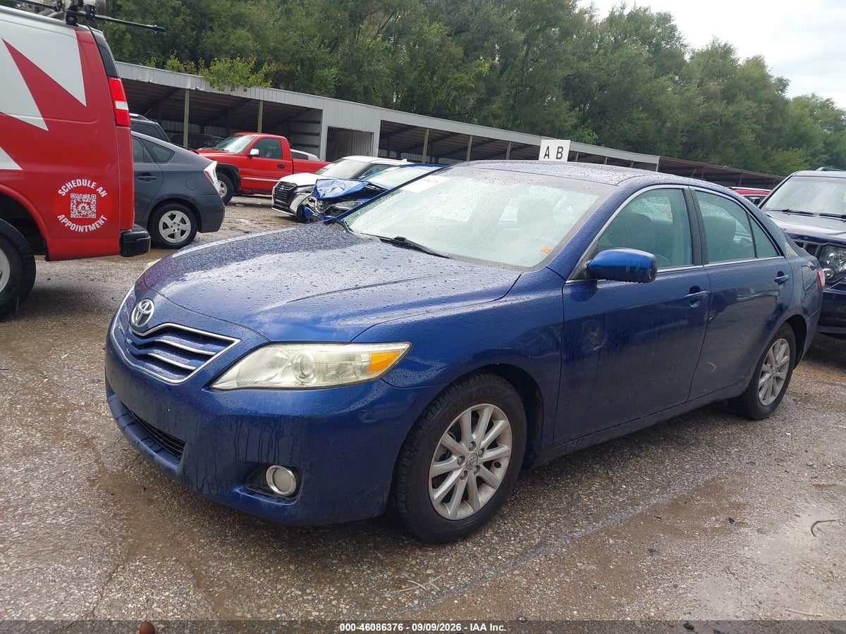 2011 TOYOTA CAMRY XLE — снимка 2