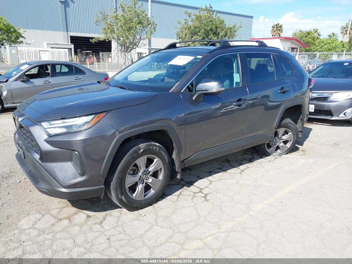 2022 TOYOTA RAV4 XLE — снимка 2