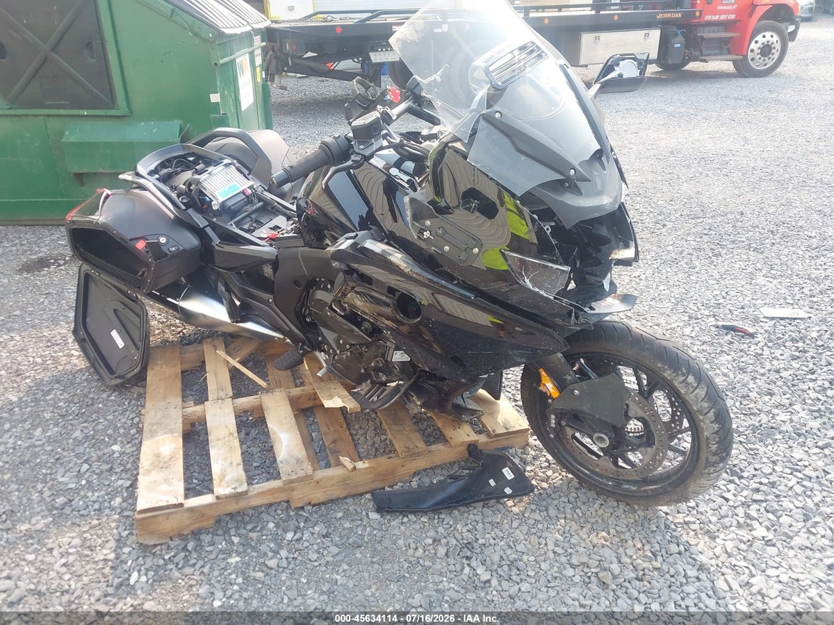 2022 BMW K1600 B