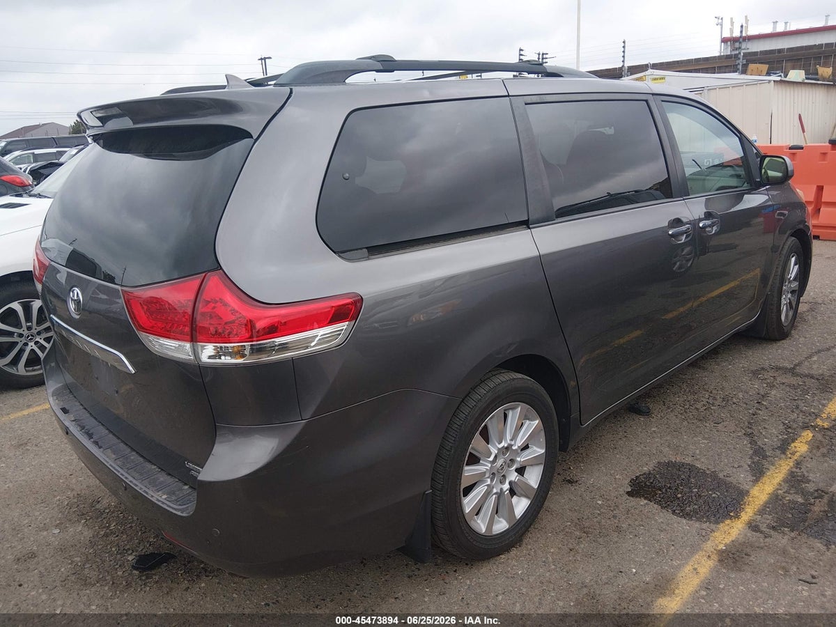 2012 TOYOTA SIENNA LIMITED 7 PASSENGER — снимка 4