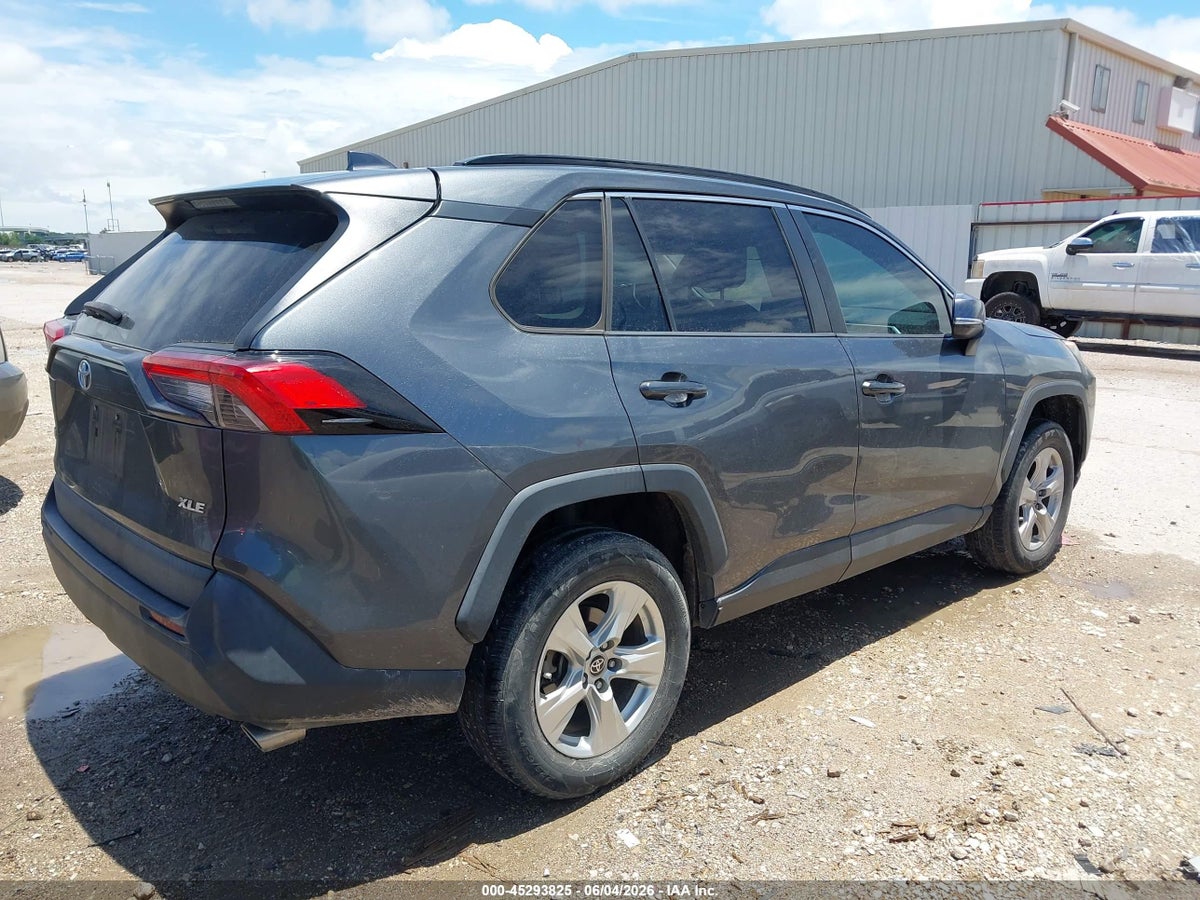 2021 TOYOTA RAV4 XLE — снимка 4