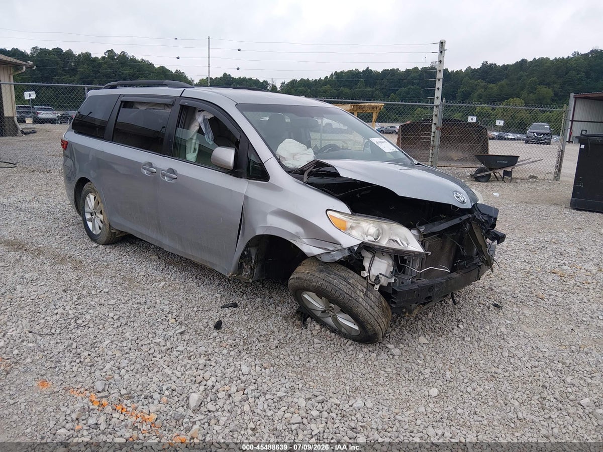 2015 TOYOTA SIENNA LE 8 PASSENGER