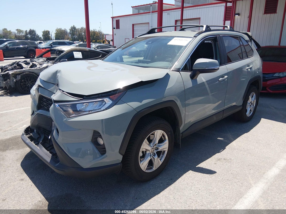 2021 TOYOTA RAV4 XLE — снимка 2