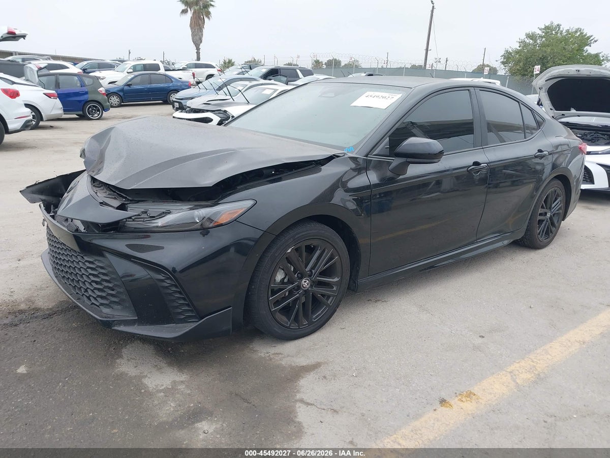 2025 TOYOTA CAMRY SE — снимка 2
