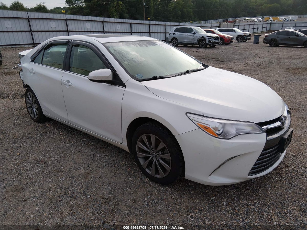 2015 TOYOTA CAMRY XLE