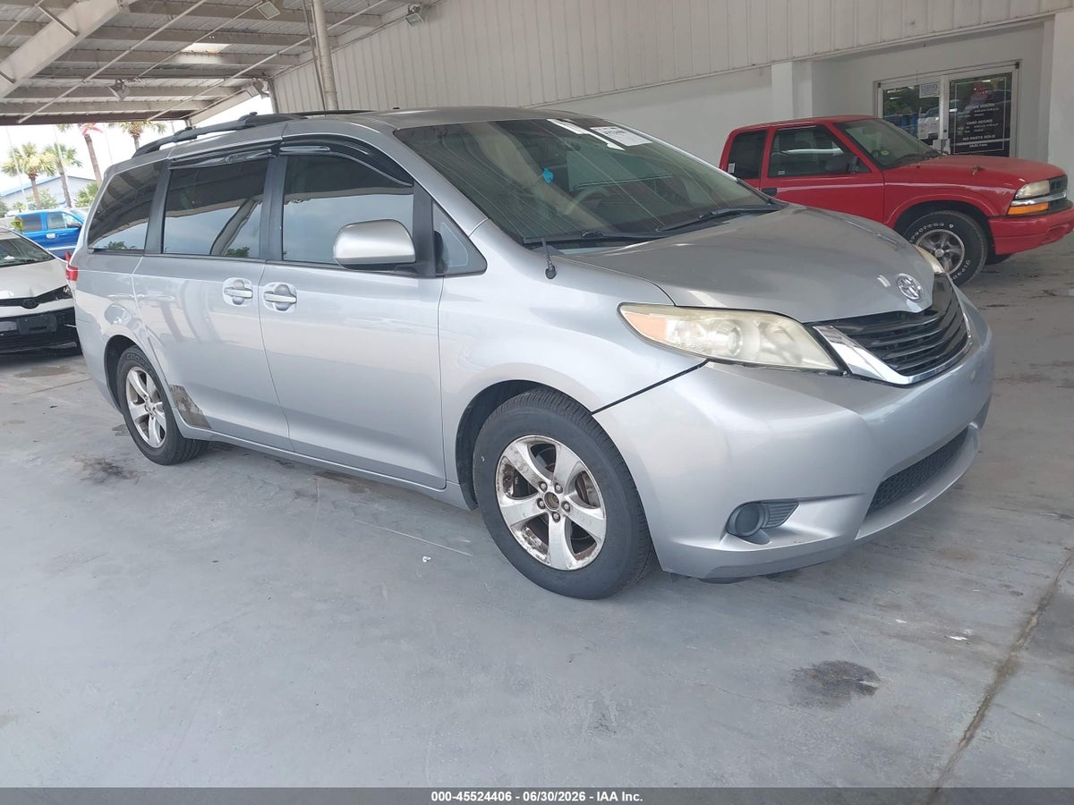 2013 TOYOTA SIENNA LE V6 8 PASSENGER