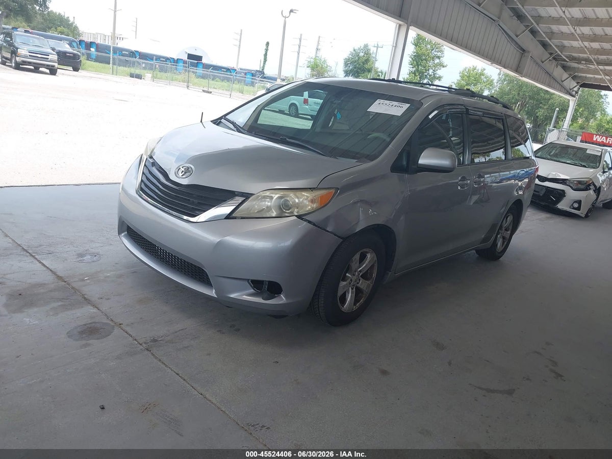 2013 TOYOTA SIENNA LE V6 8 PASSENGER — снимка 2