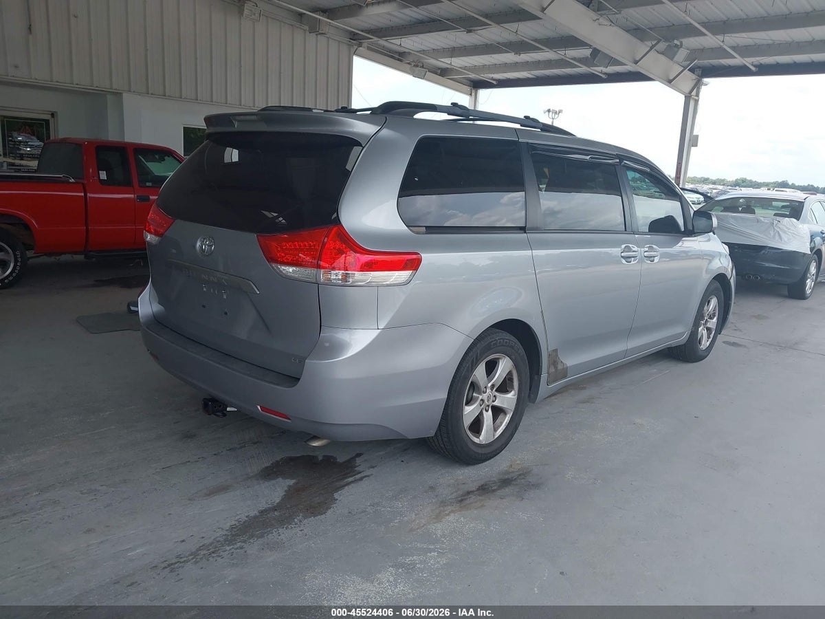 2013 TOYOTA SIENNA LE V6 8 PASSENGER — снимка 4