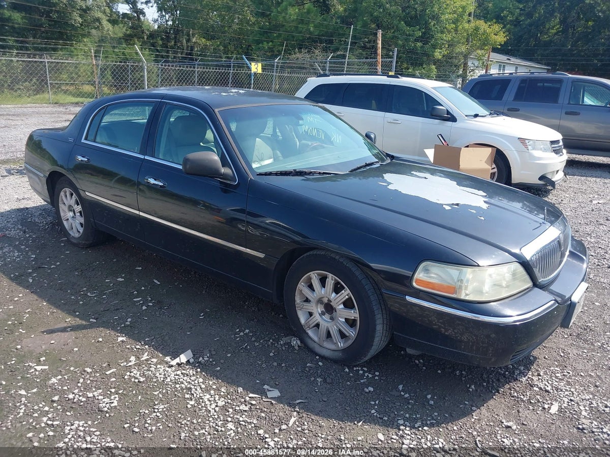 2011 LINCOLN TOWN CAR SIGNATURE LIMITED