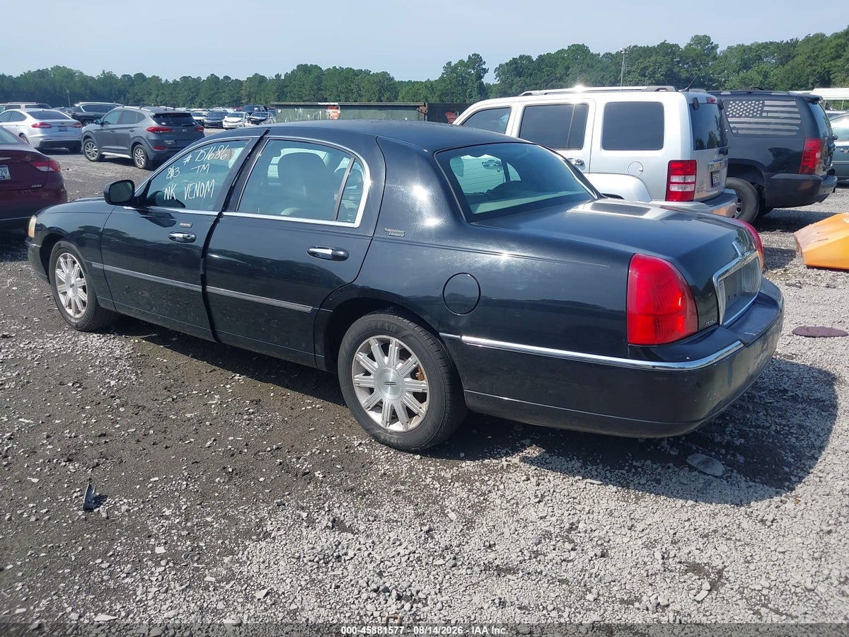 2011 LINCOLN TOWN CAR SIGNATURE LIMITED — снимка 3