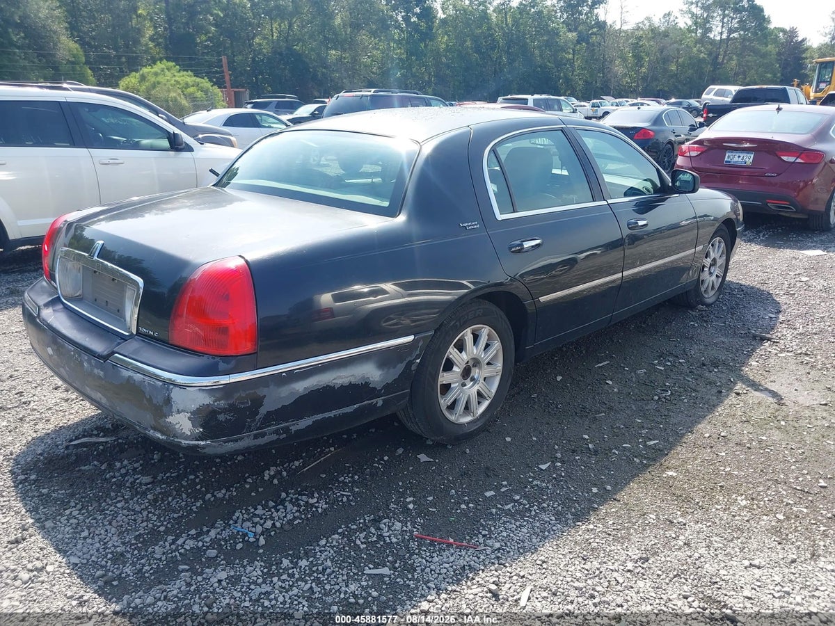 2011 LINCOLN TOWN CAR SIGNATURE LIMITED — снимка 4