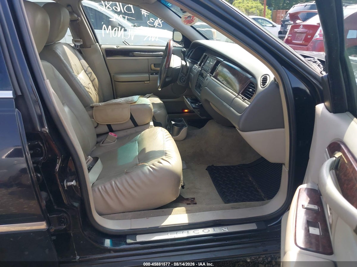 2011 LINCOLN TOWN CAR SIGNATURE LIMITED — снимка 5
