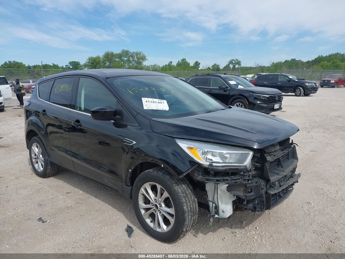 2017 FORD ESCAPE SE