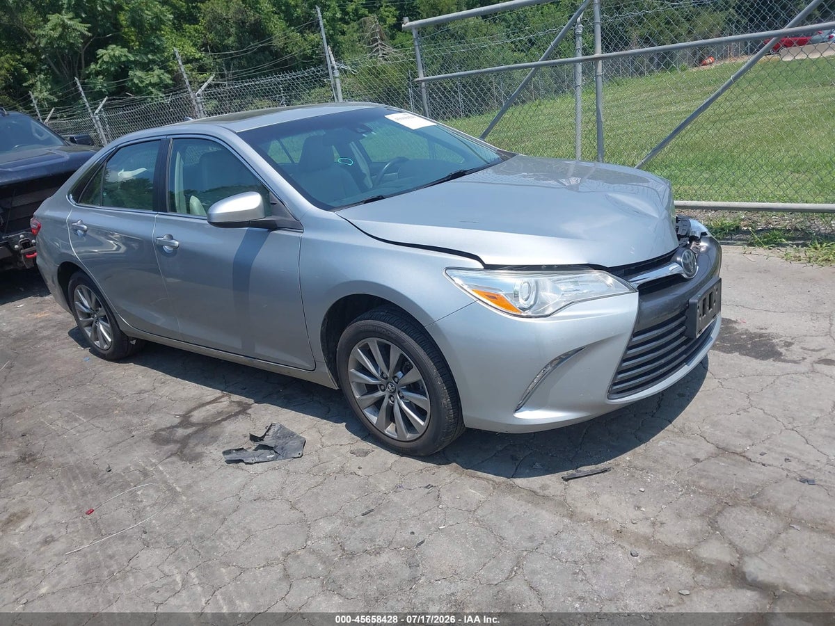 2016 TOYOTA CAMRY XLE