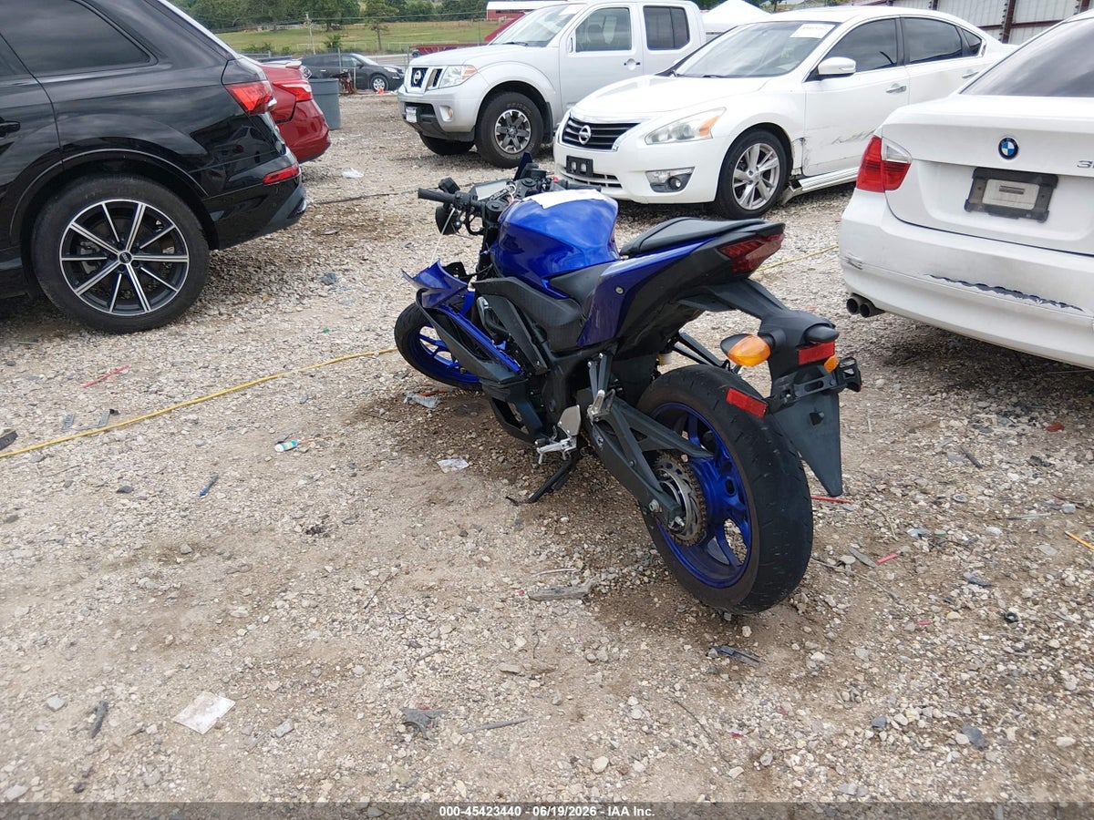 2024 YAMAHA YZFR3 A — снимка 3