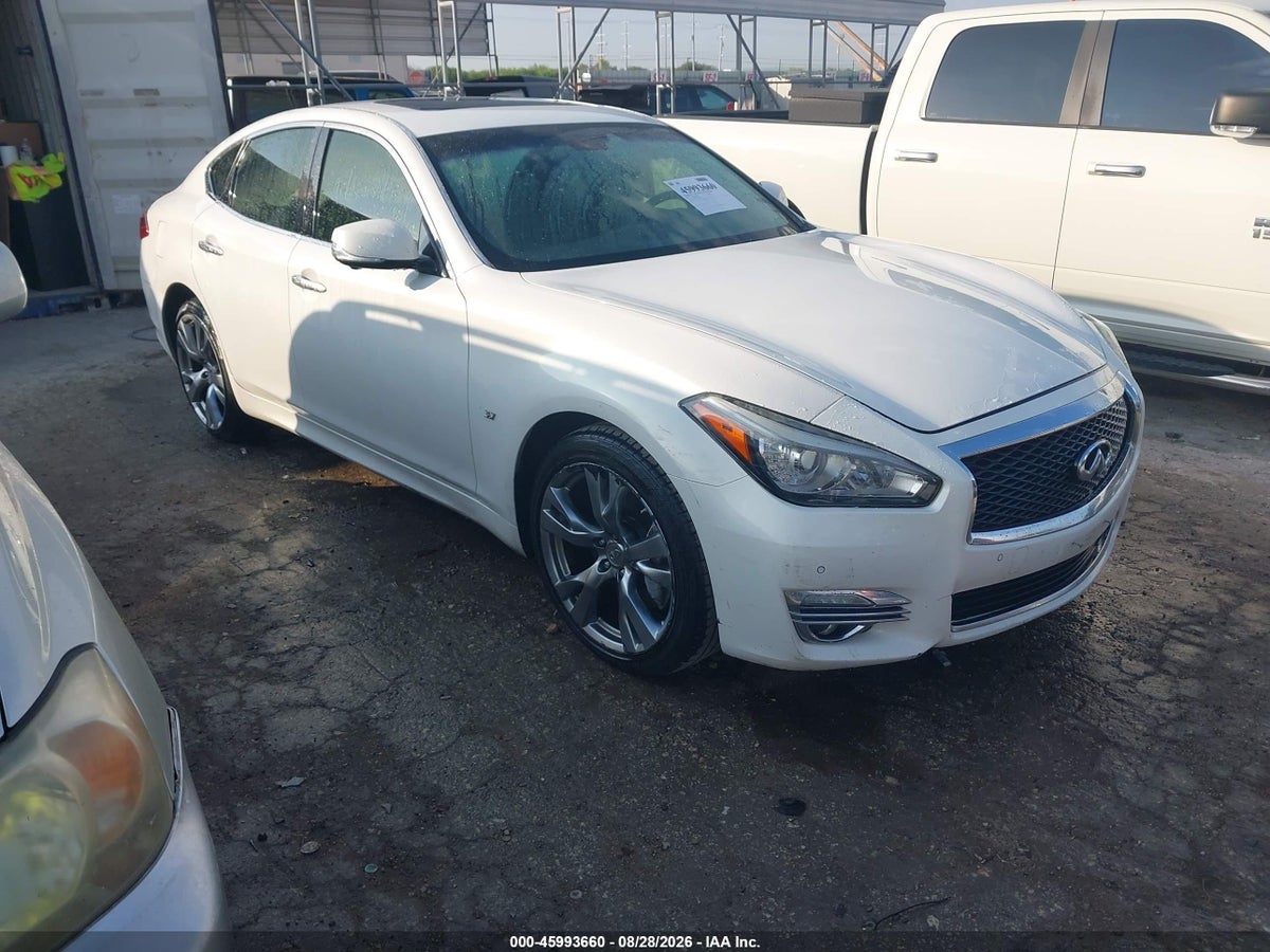 2015 INFINITI Q70 3.7