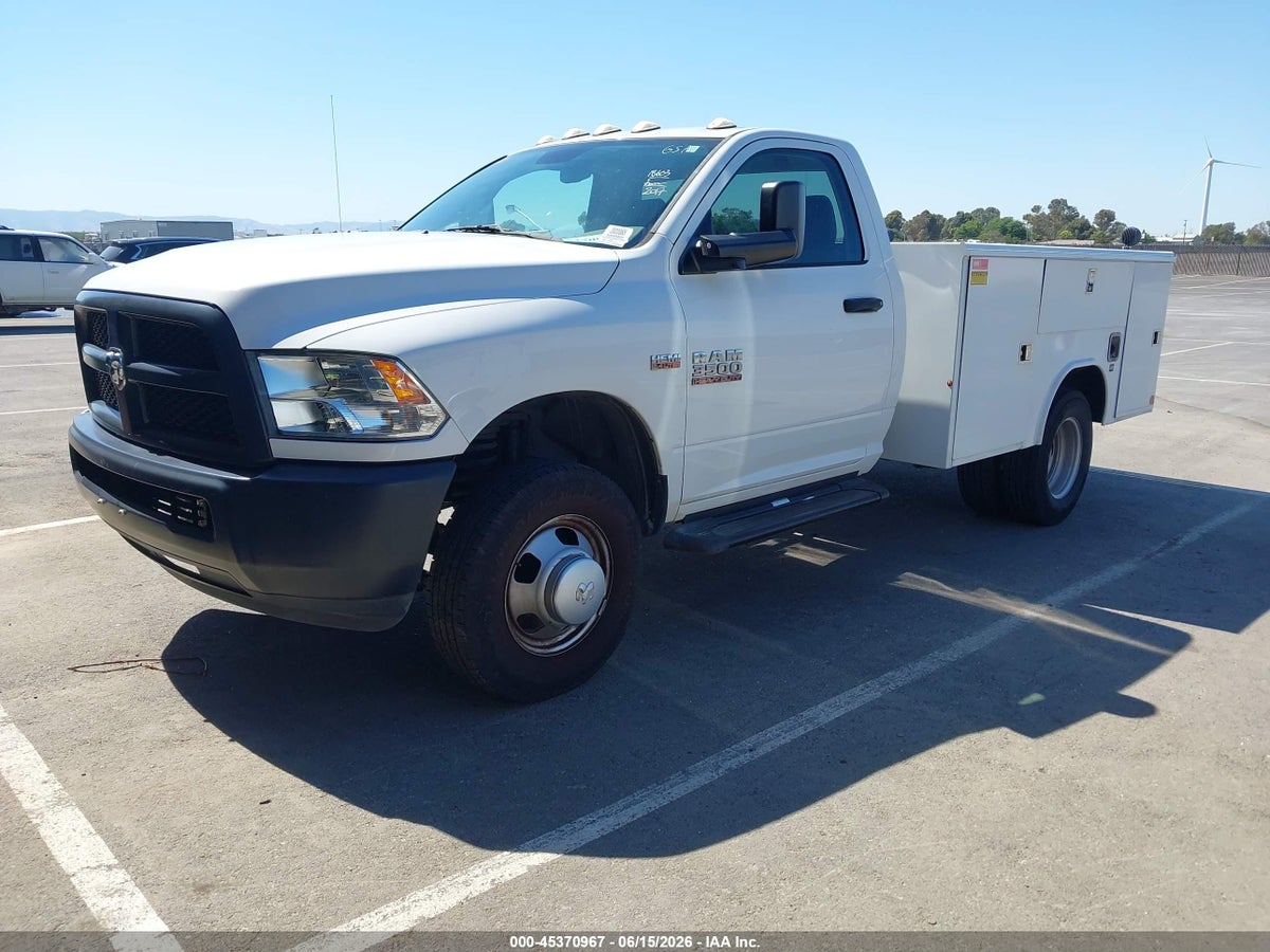 2017 RAM 3500 CHASSIS TRADESMAN/SLT — снимка 2