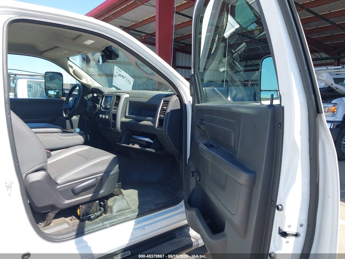 2017 RAM 3500 CHASSIS TRADESMAN/SLT — снимка 5